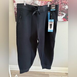 Kirkland Signature Ladies’ Active Jogger. Color Black NWT